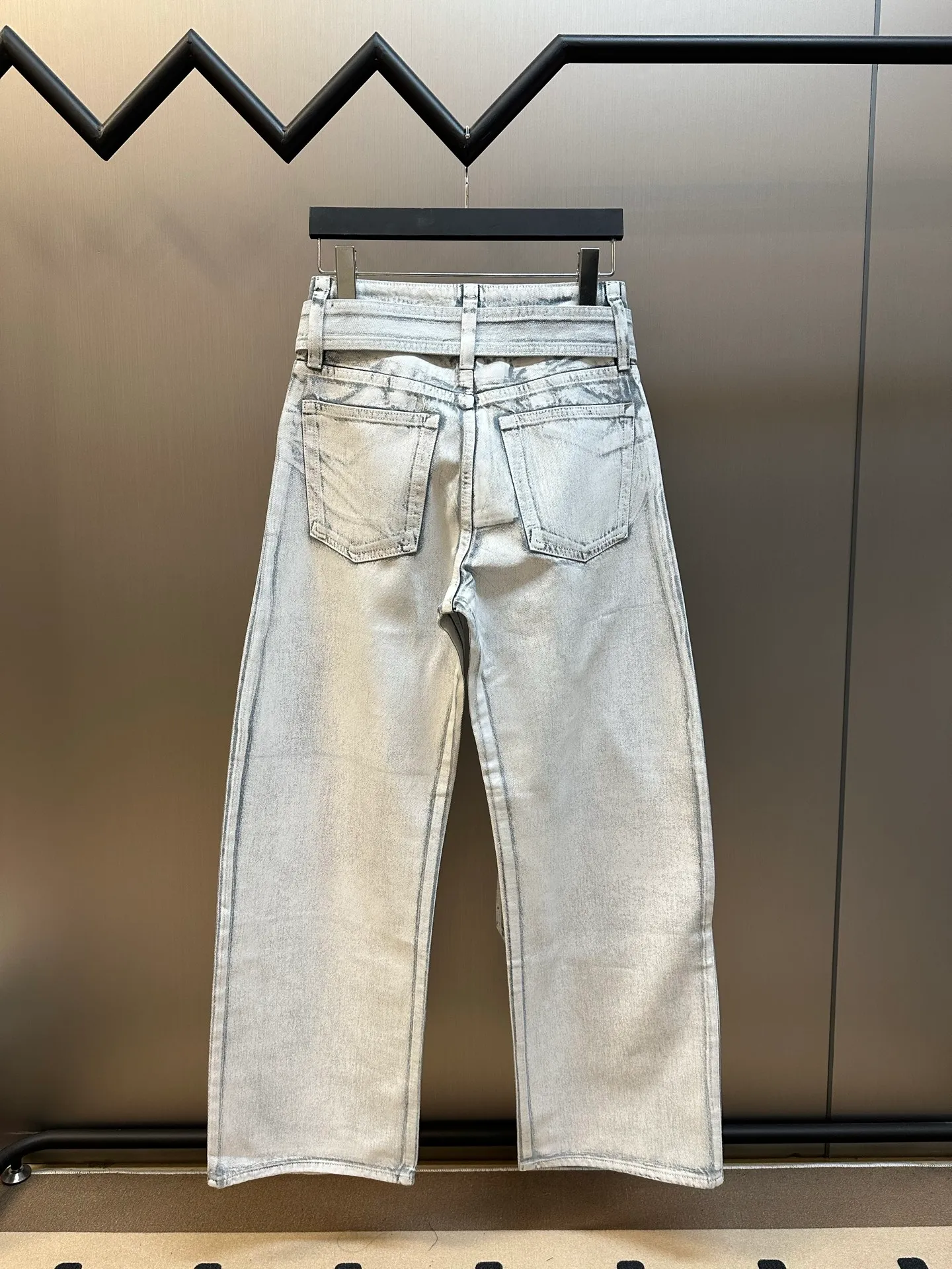 Ac （ ） ， Classic ， White ， 3D ， 。 size：32.34.36